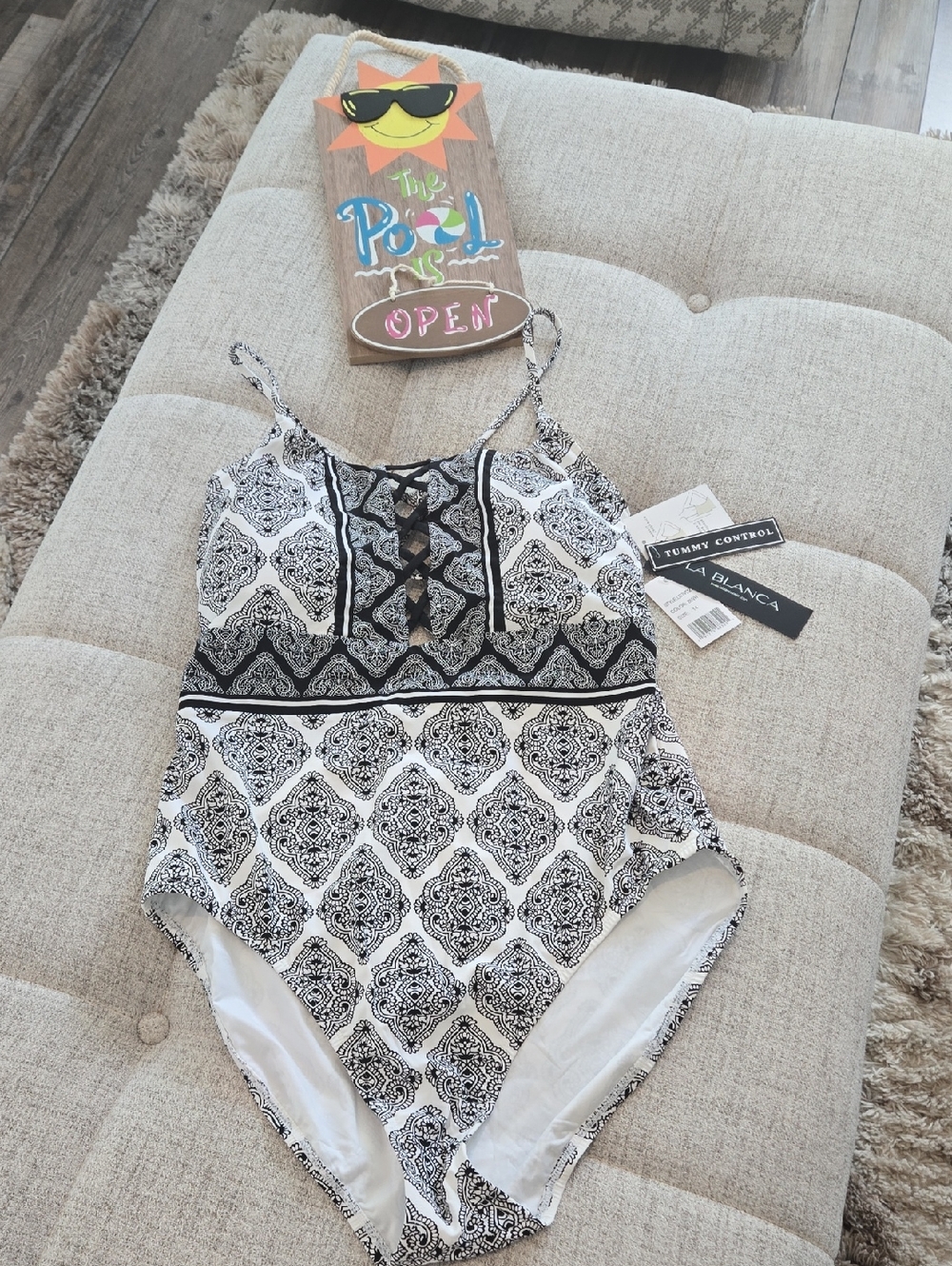 NWT La Blanca Black & White Lace-Up Printed One-Piece Swimsuit